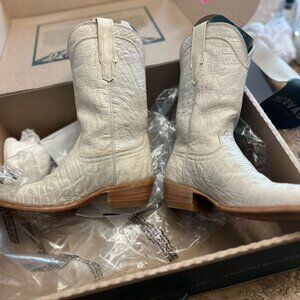 Tecovas Chloe Pearl Smooth Ostrich in Size 6
